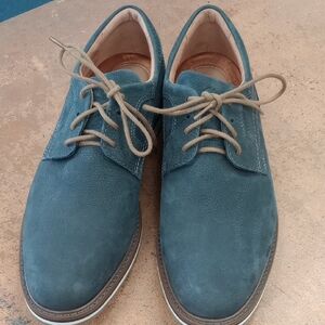 Clarks Blue Oxfords with Suede Upper and Classic Design